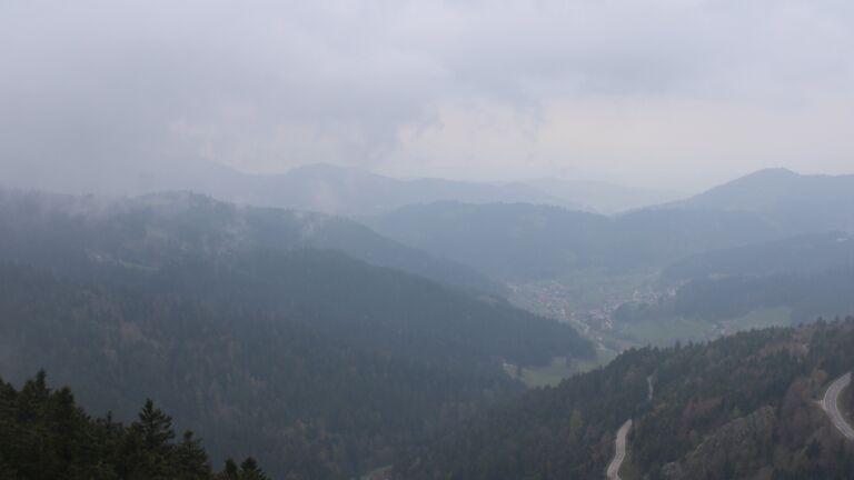 Dieses Bild zeigt eine Webcam-Aufnahme vom Achertal, aufgenommen am Dienstag, den 14.04.2026 um 16:50 Uhr. Die Temperatur betrug 4.9°C.