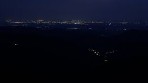Dieses Bild zeigt eine Webcam-Aufnahme vom Achertal, aufgenommen am Dienstag, den 01.07.2025 um 04:10 Uhr. Die Temperatur betrug 22.4°C.