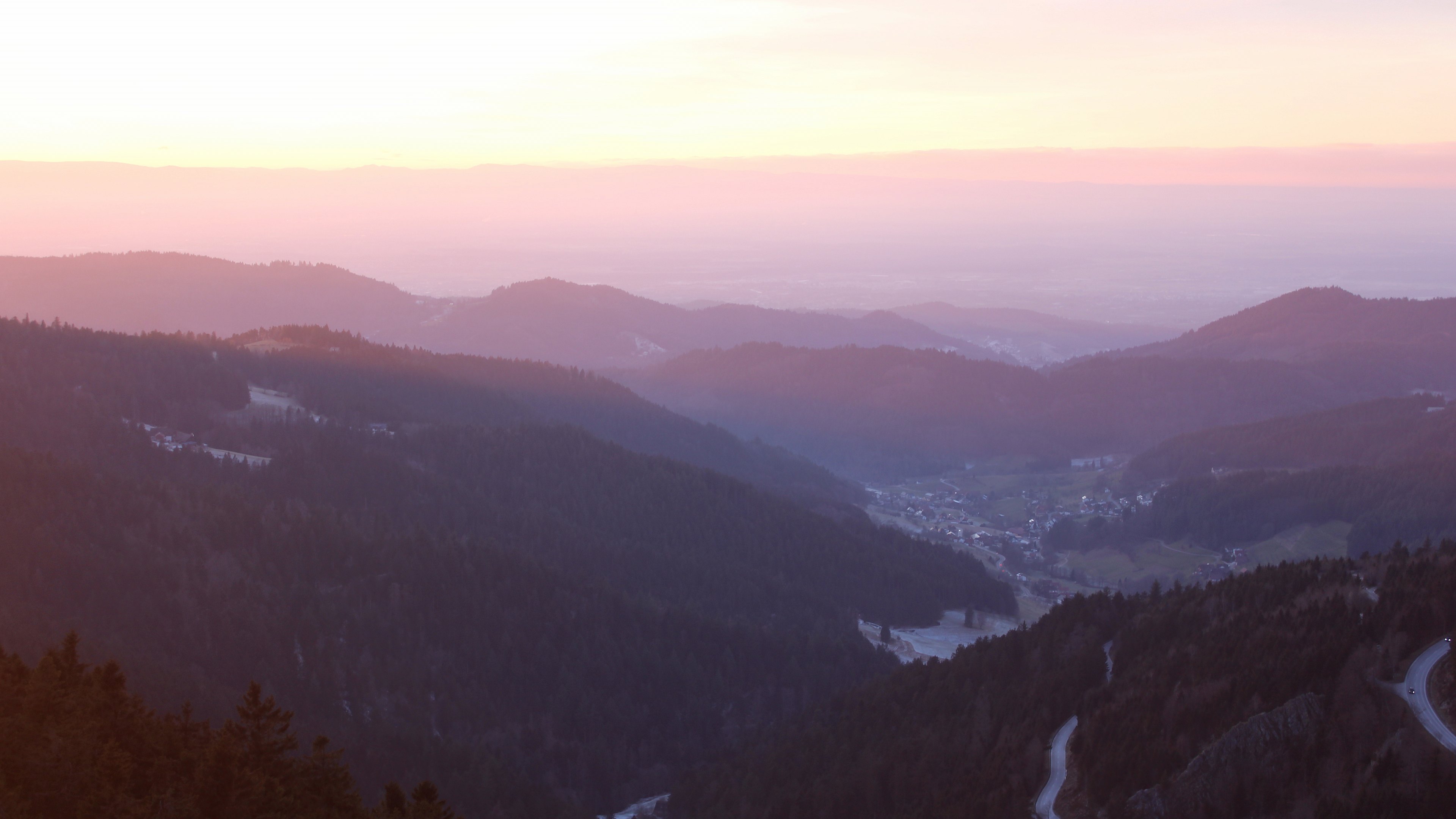 Dieses Bild zeigt eine Webcam-Aufnahme vom Achertal, aufgenommen am Donnerstag, den 01.01.2026 um 16:40 Uhr. Die Temperatur betrug -5.6°C.