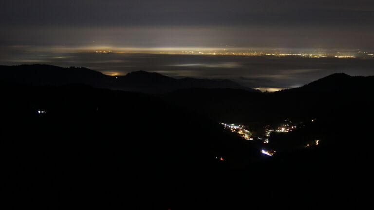 Dieses Bild zeigt eine Webcam-Aufnahme vom Achertal, aufgenommen am Sonntag, den 21.12.2025 um 06:00 Uhr. Die Temperatur betrug 7.9°C.