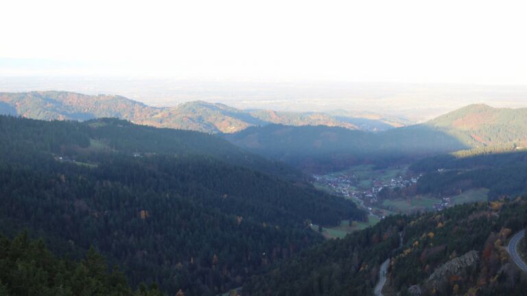 Dieses Bild zeigt eine Webcam-Aufnahme vom Achertal, aufgenommen am Dienstag, den 04.11.2025 um 08:00 Uhr. Die Temperatur betrug 6.1°C.