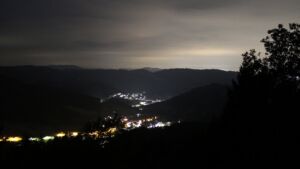 Dieses Bild zeigt eine Webcam-Aufnahme vom Achertal, aufgenommen am Dienstag, den 18.08.2026 um 04:30 Uhr. Die Temperatur betrug 17°C.