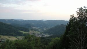 Dieses Bild zeigt eine Webcam-Aufnahme vom Achertal, aufgenommen am Montag, den 10.08.2026 um 20:50 Uhr. Die Temperatur betrug 25.7°C.