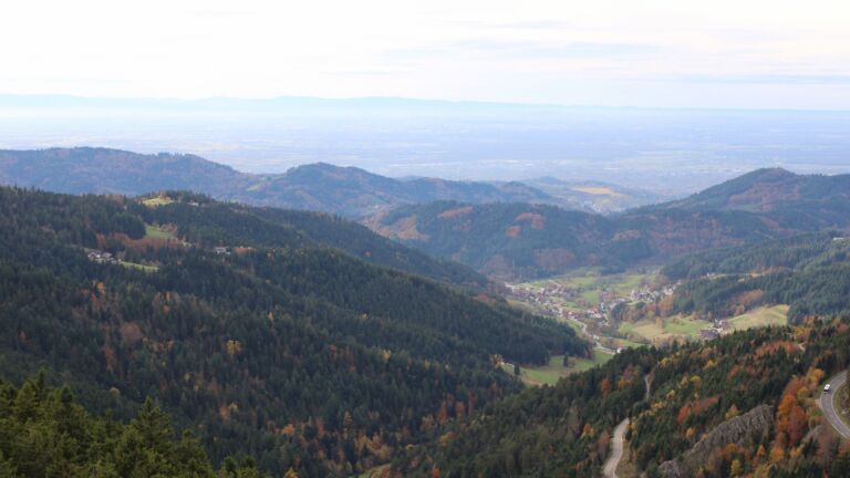 Dieses Bild zeigt eine Webcam-Aufnahme vom Achertal, aufgenommen am Mittwoch, den 29.10.2025 um 15:00 Uhr. Die Temperatur betrug 11.3°C.