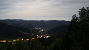 Dieses Bild zeigt eine Webcam-Aufnahme vom Achertal, aufgenommen am Freitag, den 25.09.2026 um 01:30 Uhr. Die Temperatur betrug 10.9°C.