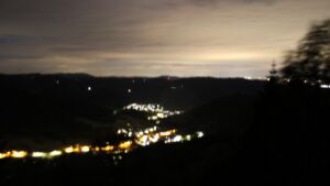 Dieses Bild zeigt eine Webcam-Aufnahme vom Achertal, aufgenommen am Mittwoch, den 03.06.2026 um 23:20 Uhr. Die Temperatur betrug 13.4°C.