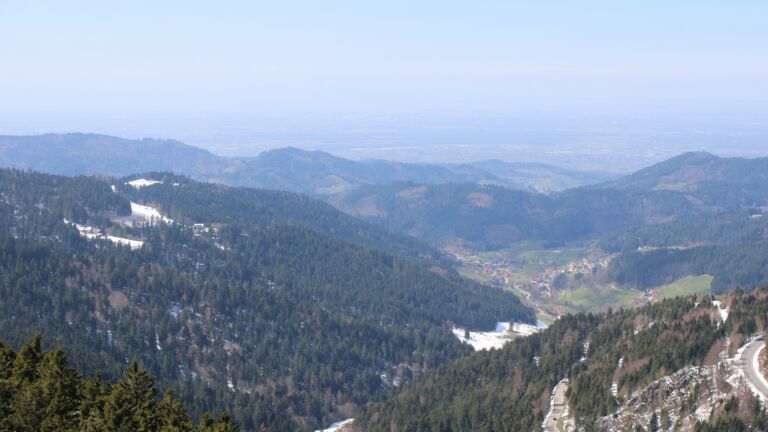 Dieses Bild zeigt eine Webcam-Aufnahme vom Achertal, aufgenommen am Donnerstag, den 02.04.2026 um 13:40 Uhr. Die Temperatur betrug 5.8°C.