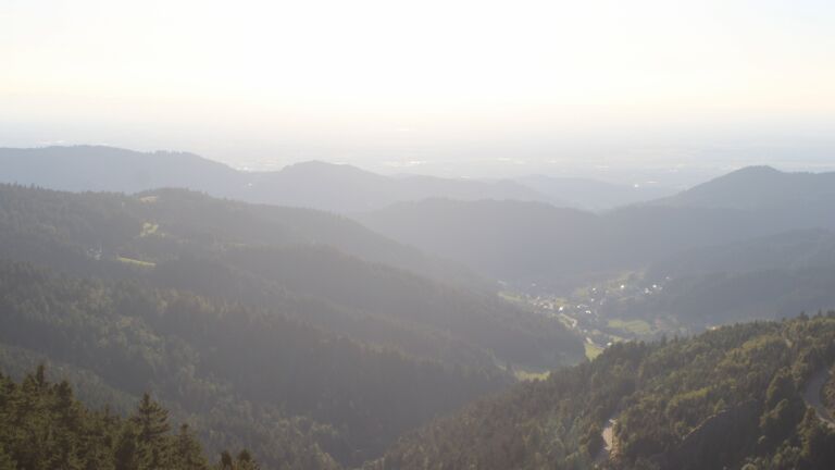 Dieses Bild zeigt eine Webcam-Aufnahme vom Achertal, aufgenommen am Montag, den 25.08.2025 um 19:10 Uhr. Die Temperatur betrug 18.1°C.