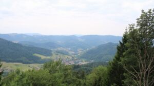 Dieses Bild zeigt eine Webcam-Aufnahme vom Achertal, aufgenommen am Mittwoch, den 15.07.2026 um 15:20 Uhr. Die Temperatur betrug 27.3°C.
