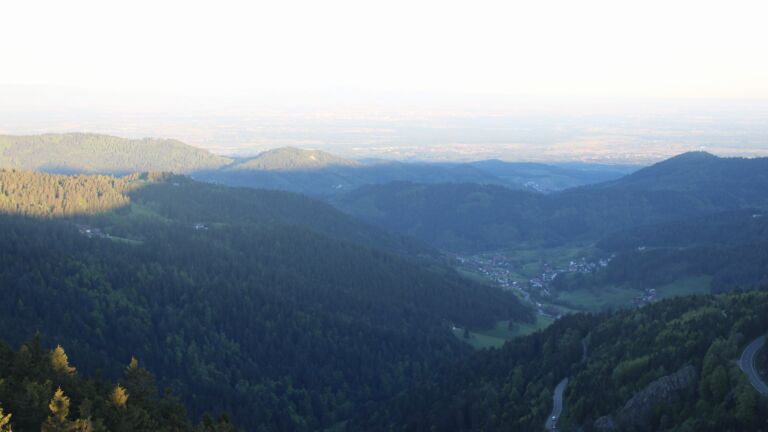 Dieses Bild zeigt eine Webcam-Aufnahme vom Achertal, aufgenommen am Freitag, den 01.05.2026 um 06:40 Uhr. Die Temperatur betrug 5.6°C.