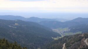 Dieses Bild zeigt eine Webcam-Aufnahme vom Achertal, aufgenommen am Sonntag, den 05.04.2026 um 16:50 Uhr. Die Temperatur betrug 10.9°C.