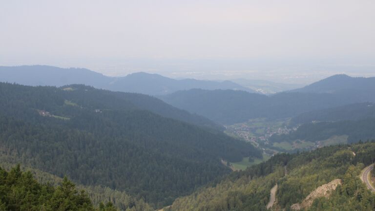 Dieses Bild zeigt eine Webcam-Aufnahme vom Achertal, aufgenommen am Samstag, den 16.08.2025 um 09:20 Uhr. Die Temperatur betrug 20.4°C.