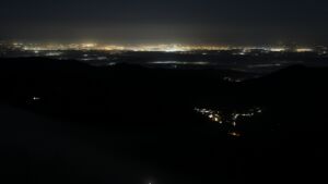 Dieses Bild zeigt eine Webcam-Aufnahme vom Achertal, aufgenommen am Sonntag, den 08.02.2026 um 01:00 Uhr. Die Temperatur betrug 2.9°C.