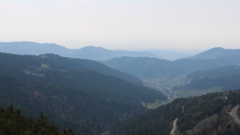 Dieses Bild zeigt eine Webcam-Aufnahme vom Achertal, aufgenommen am Samstag, den 21.03.2026 um 11:10 Uhr. Die Temperatur betrug 5.8°C.