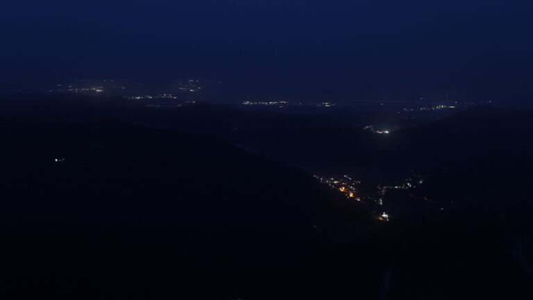 Dieses Bild zeigt eine Webcam-Aufnahme vom Achertal, aufgenommen am Dienstag, den 24.02.2026 um 18:50 Uhr. Die Temperatur betrug 7.4°C.