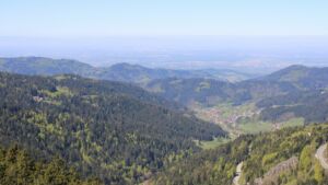 Dieses Bild zeigt eine Webcam-Aufnahme vom Achertal, aufgenommen am Samstag, den 25.04.2026 um 12:10 Uhr. Die Temperatur betrug 14°C.