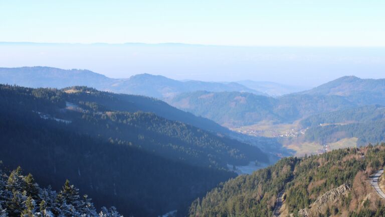 Dieses Bild zeigt eine Webcam-Aufnahme vom Achertal, aufgenommen am Samstag, den 27.12.2025 um 11:50 Uhr. Die Temperatur betrug 4.7°C.