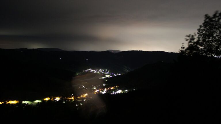 Dieses Bild zeigt eine Webcam-Aufnahme vom Achertal, aufgenommen am Mittwoch, den 20.05.2026 um 01:30 Uhr. Die Temperatur betrug 11°C.