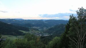 Dieses Bild zeigt eine Webcam-Aufnahme vom Achertal, aufgenommen am Freitag, den 28.08.2026 um 20:00 Uhr. Die Temperatur betrug 18.9°C.