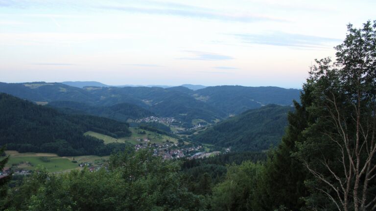 Dieses Bild zeigt eine Webcam-Aufnahme vom Achertal, aufgenommen am Mittwoch, den 08.07.2026 um 06:00 Uhr. Die Temperatur betrug 17°C.