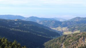 Dieses Bild zeigt eine Webcam-Aufnahme vom Achertal, aufgenommen am Dienstag, den 02.12.2025 um 13:20 Uhr. Die Temperatur betrug 6.9°C.