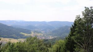 Dieses Bild zeigt eine Webcam-Aufnahme vom Achertal, aufgenommen am Montag, den 03.08.2026 um 14:30 Uhr. Die Temperatur betrug 33.2°C.