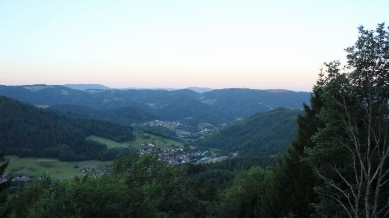 Dieses Bild zeigt eine Webcam-Aufnahme vom Achertal, aufgenommen am Mittwoch, den 22.07.2026 um 06:10 Uhr. Die Temperatur betrug 14.2°C.