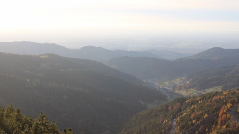 Dieses Bild zeigt eine Webcam-Aufnahme vom Achertal, aufgenommen am Donnerstag, den 30.10.2025 um 16:20 Uhr. Die Temperatur betrug 7.9°C.