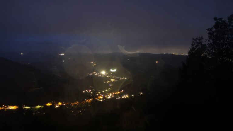 Dieses Bild zeigt eine Webcam-Aufnahme vom Achertal, aufgenommen am Dienstag, den 13.10.2026 um 19:30 Uhr. Die Temperatur betrug 11.5°C.