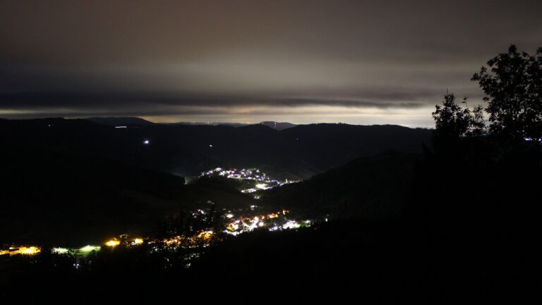 Dieses Bild zeigt eine Webcam-Aufnahme vom Achertal, aufgenommen am Montag, den 14.09.2026 um 05:40 Uhr. Die Temperatur betrug 13.3°C.