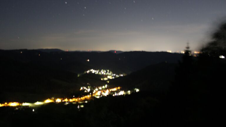 Dieses Bild zeigt eine Webcam-Aufnahme vom Achertal, aufgenommen am Freitag, den 22.05.2026 um 00:00 Uhr. Die Temperatur betrug 15.6°C.