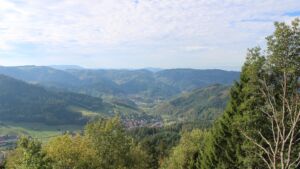 Dieses Bild zeigt eine Webcam-Aufnahme vom Achertal, aufgenommen am Freitag, den 16.10.2026 um 11:10 Uhr. Die Temperatur betrug 18°C.