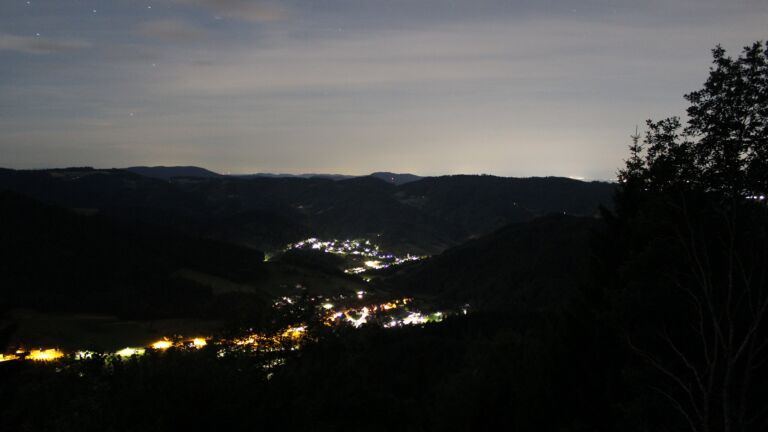 Dieses Bild zeigt eine Webcam-Aufnahme vom Achertal, aufgenommen am Montag, den 06.07.2026 um 02:30 Uhr. Die Temperatur betrug 16°C.