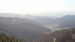 Dieses Bild zeigt eine Webcam-Aufnahme vom Achertal, aufgenommen am Dienstag, den 07.04.2026 um 18:30 Uhr. Die Temperatur betrug 15.4°C.