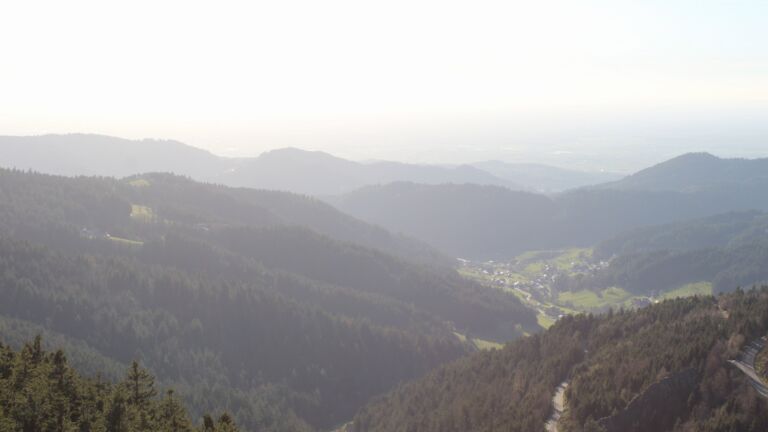 Dieses Bild zeigt eine Webcam-Aufnahme vom Achertal, aufgenommen am Dienstag, den 07.04.2026 um 18:30 Uhr. Die Temperatur betrug 15.4°C.