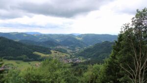 Dieses Bild zeigt eine Webcam-Aufnahme vom Achertal, aufgenommen am Donnerstag, den 11.06.2026 um 13:10 Uhr. Die Temperatur betrug 10.5°C.