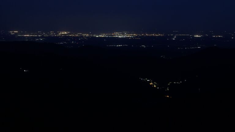 Dieses Bild zeigt eine Webcam-Aufnahme vom Achertal, aufgenommen am Samstag, den 05.07.2025 um 04:10 Uhr. Die Temperatur betrug 16.8°C.