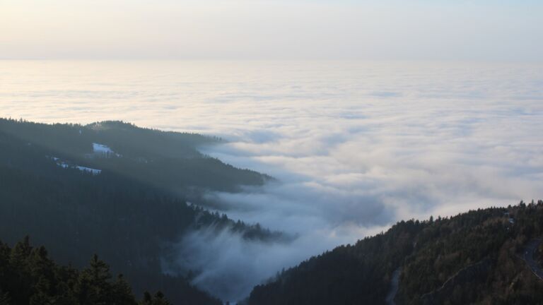 Dieses Bild zeigt eine Webcam-Aufnahme vom Achertal, aufgenommen am Sonntag, den 18.01.2026 um 16:10 Uhr. Die Temperatur betrug 4.9°C.