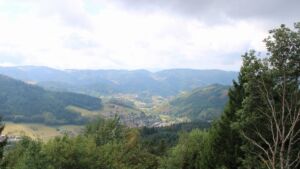 Dieses Bild zeigt eine Webcam-Aufnahme vom Achertal, aufgenommen am Samstag, den 22.08.2026 um 13:00 Uhr. Die Temperatur betrug 15.2°C.