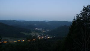 Dieses Bild zeigt eine Webcam-Aufnahme vom Achertal, aufgenommen am Mittwoch, den 27.05.2026 um 04:40 Uhr. Die Temperatur betrug 21.8°C.