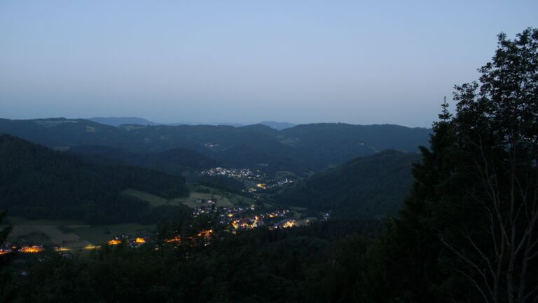 Dieses Bild zeigt eine Webcam-Aufnahme vom Achertal, aufgenommen am Mittwoch, den 27.05.2026 um 04:40 Uhr. Die Temperatur betrug 21.8°C.
