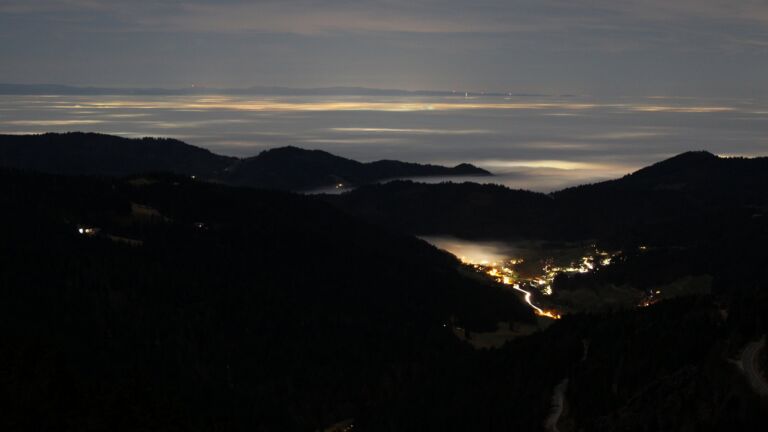 Dieses Bild zeigt eine Webcam-Aufnahme vom Achertal, aufgenommen am Mittwoch, den 25.02.2026 um 21:00 Uhr. Die Temperatur betrug 9.9°C.