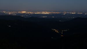 Dieses Bild zeigt eine Webcam-Aufnahme vom Achertal, aufgenommen am Freitag, den 01.05.2026 um 05:10 Uhr. Die Temperatur betrug 4.6°C.