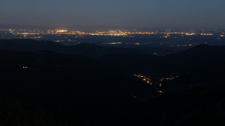 Dieses Bild zeigt eine Webcam-Aufnahme vom Achertal, aufgenommen am Freitag, den 01.05.2026 um 05:10 Uhr. Die Temperatur betrug 4.6°C.