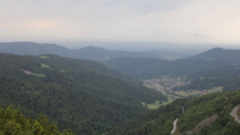 Dieses Bild zeigt eine Webcam-Aufnahme vom Achertal, aufgenommen am Samstag, den 31.05.2025 um 19:20 Uhr. Die Temperatur betrug 17.2°C.