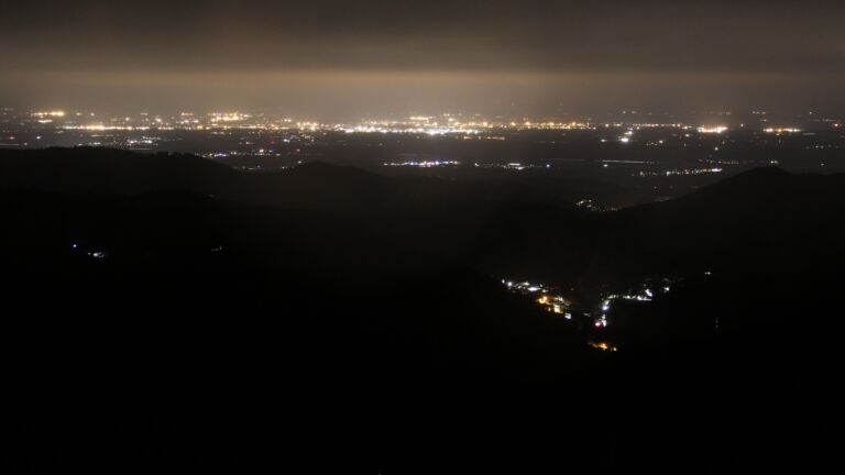 Dieses Bild zeigt eine Webcam-Aufnahme vom Achertal, aufgenommen am Sonntag, den 25.05.2025 um 03:10 Uhr. Die Temperatur betrug 7.1°C.