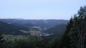 Dieses Bild zeigt eine Webcam-Aufnahme vom Achertal, aufgenommen am Freitag, den 10.07.2026 um 05:10 Uhr. Die Temperatur betrug 18.5°C.