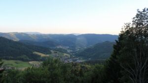 Dieses Bild zeigt eine Webcam-Aufnahme vom Achertal, aufgenommen am Mittwoch, den 17.06.2026 um 20:40 Uhr. Die Temperatur betrug 24.8°C.