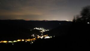 Dieses Bild zeigt eine Webcam-Aufnahme vom Achertal, aufgenommen am Samstag, den 11.07.2026 um 02:00 Uhr. Die Temperatur betrug 21.9°C.