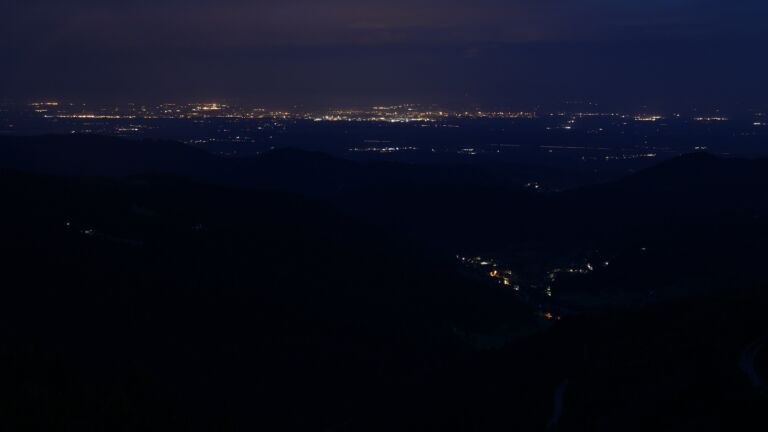 Dieses Bild zeigt eine Webcam-Aufnahme vom Achertal, aufgenommen am Mittwoch, den 04.06.2025 um 04:30 Uhr. Die Temperatur betrug 13.6°C.